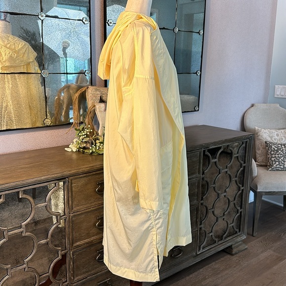 Uniqlo U packable yellow over sized hooded rain poncho. - Picture 8 of 14